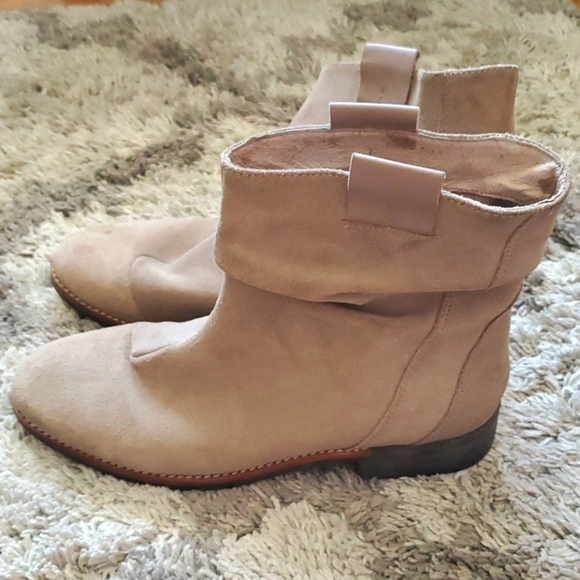 Tsubo Leonie Tan Suede Pull On Booties - Picture 4 of 9